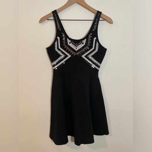 Express Aztec Sequin Sleeveless Fit & Flare A-Line Skater Dress Black Size Small - Picture 2 of 9